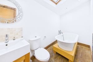 Main bathroom- click for photo gallery